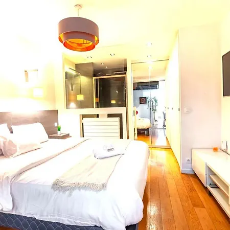 Eifel Househ1 Bed & Breakfast Parigi