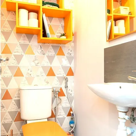 Eifel Househ1 Bed & Breakfast Parigi
